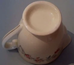 Pot à crème en faïence fleurettes rétro