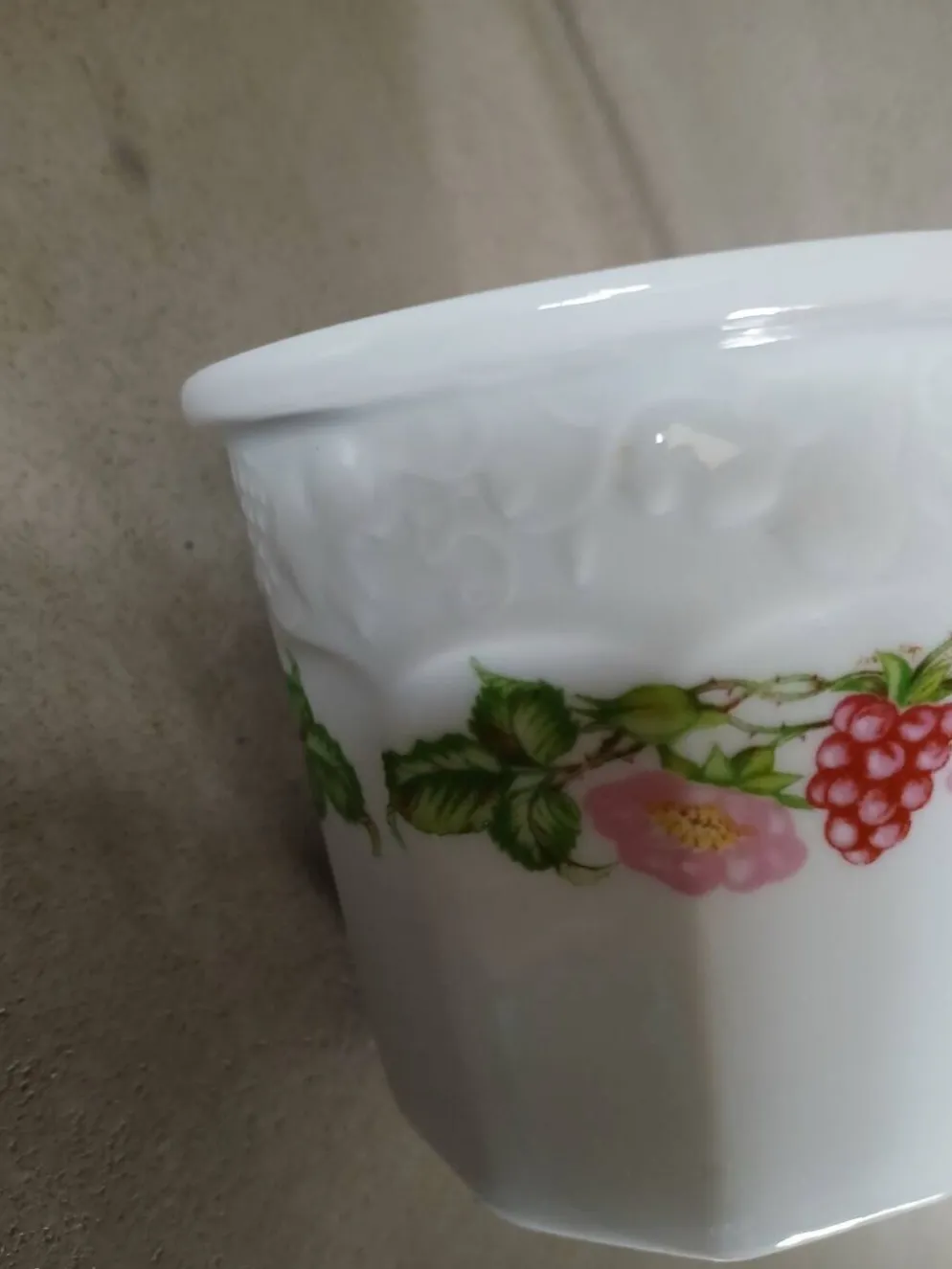 Pot de confiture ancien en porcelaine