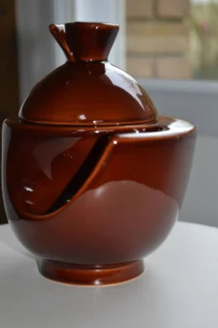 Pot en céramique marron