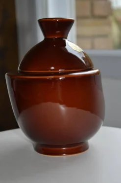 Pot en céramique marron