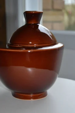 Pot en céramique marron