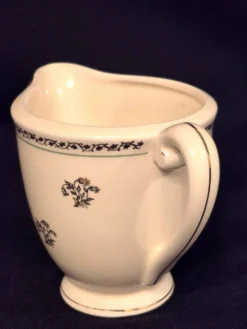 Pot à lait ancien en faïence de Gien, modèle Valence A040