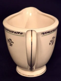 Pot à lait ancien en faïence de Gien, modèle Valence A040