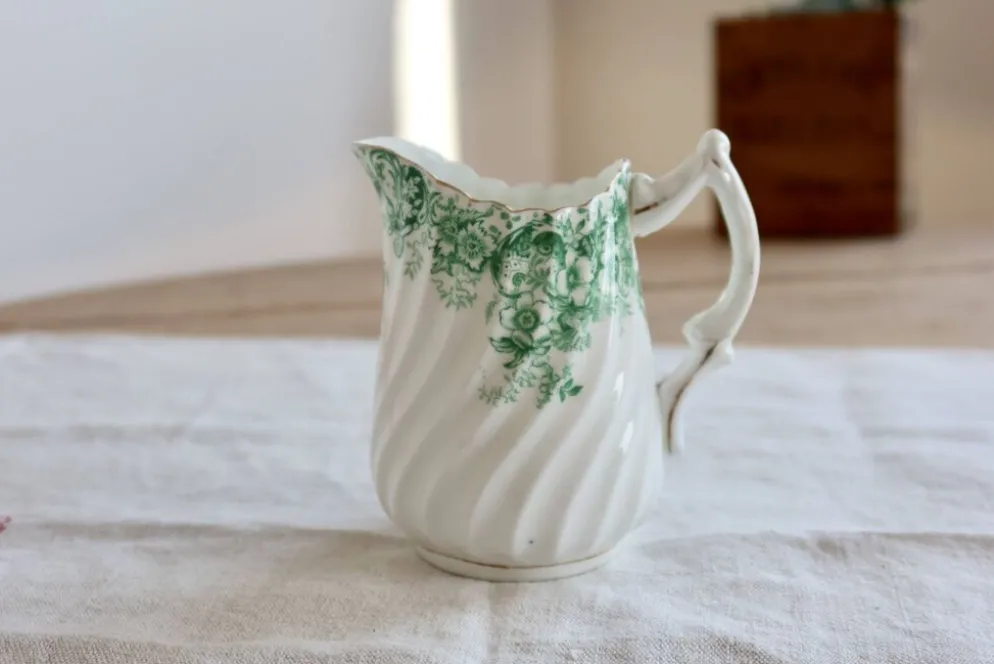 Pot à lait ancien en porcelaine Clifton China WH&S – Décor vert et liseré