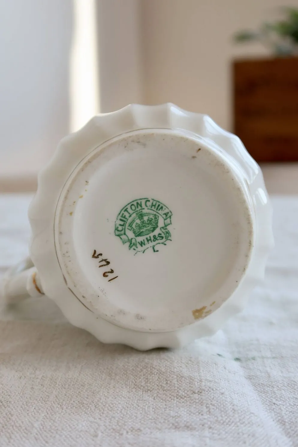 Pot à lait ancien en porcelaine Clifton China WH&S – Décor vert et liseré