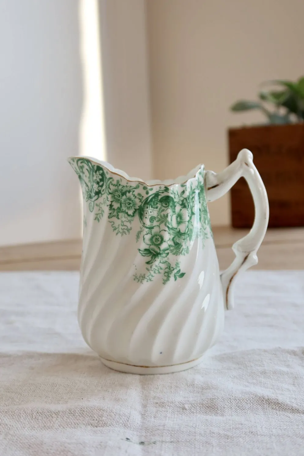 Pot à lait ancien en porcelaine Clifton China WH&S – Décor vert et liseré