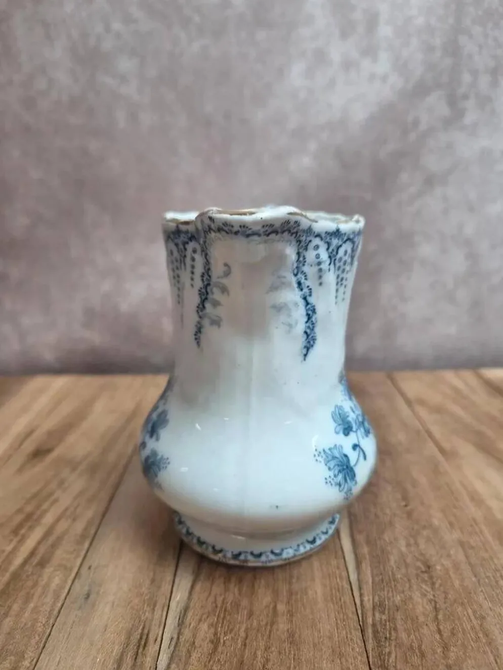 Pot à lait ancien Saint-Amand et Hamage Régence en terre de fer bleue