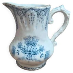 Pot à lait ancien Saint-Amand et Hamage Régence en terre de fer bleue
