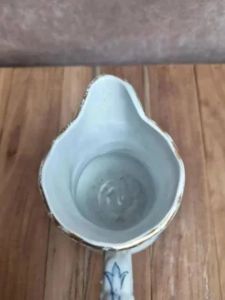 Pot à lait ancien Saint-Amand et Hamage Régence en terre de fer bleue