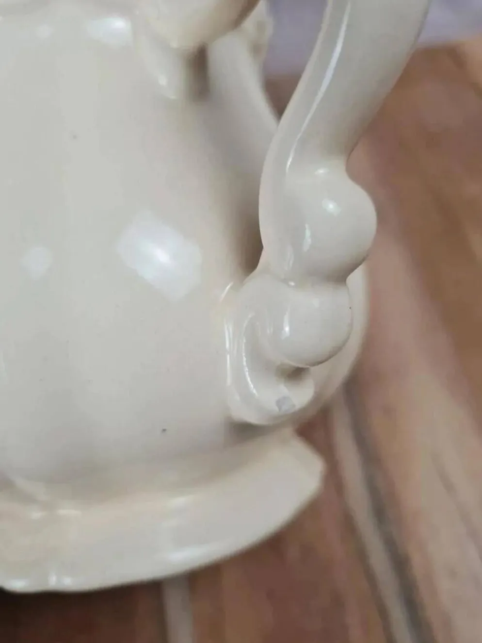 Pot à lait ancien Sarreguemines – Faïence crème