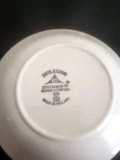 Pot à lait avec soucoupe