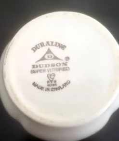 Pot à lait avec soucoupe