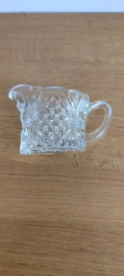 Pot à lait, crème en cristal