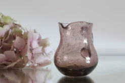 Pot à lait, crémier, Biot en verre bullé, fabrication artisanale, violine, vintage
