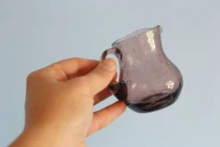 Pot à lait, crémier, Biot en verre bullé, fabrication artisanale, violine, vintage