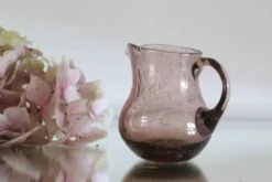 Pot à lait, crémier, Biot en verre bullé, fabrication artisanale, violine, vintage