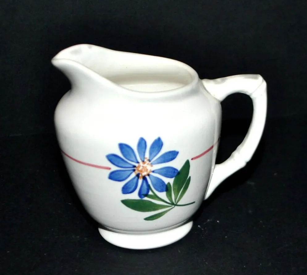 Pot à lait, crémier en faïence de Sarreguemines, décor au pochoir, 1920