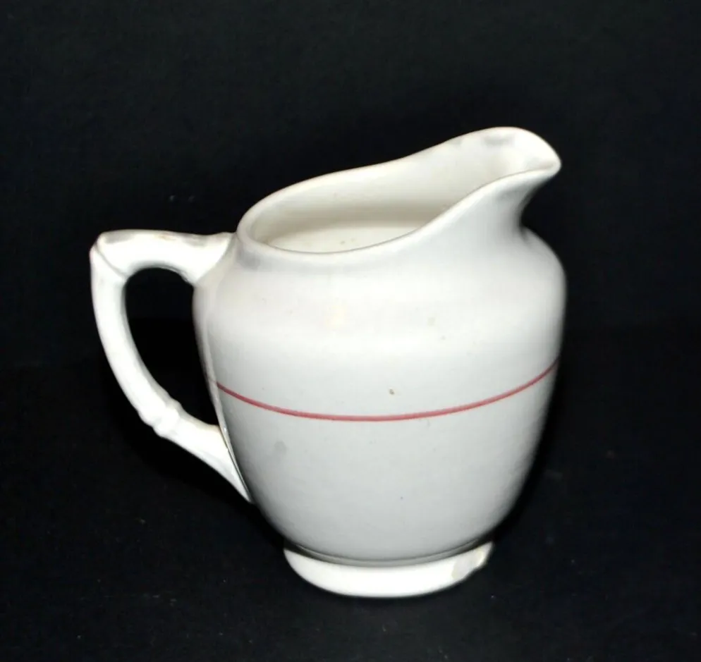 Pot à lait, crémier en faïence de Sarreguemines, décor au pochoir, 1920