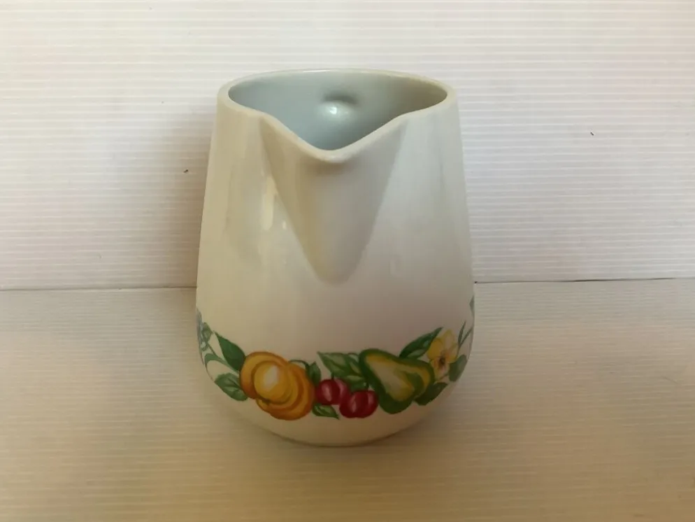 Pot à lait crémier à fleurs et fruits Villeroy et Boch