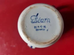 Pot à lait de petit déjeuner d'un service décor basque