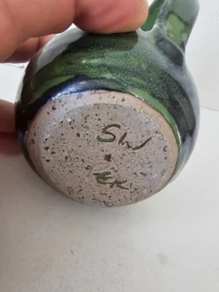 Pot à lait en céramique Signé Sylvie Wlotkowski Saint père