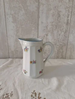 Pot à lait en faïence motifs petites fleurs