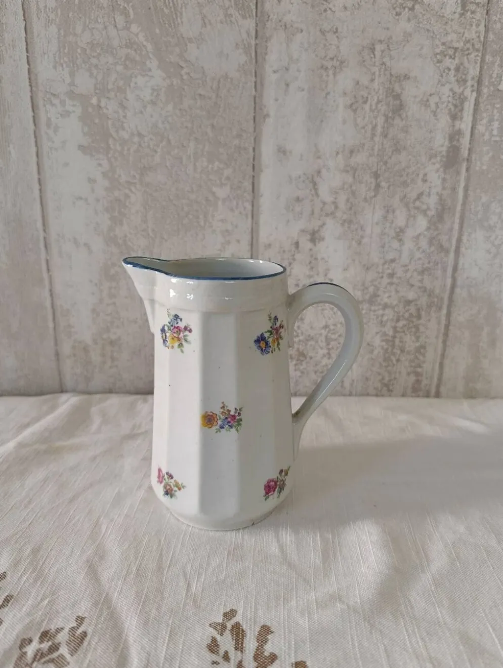 Pot à lait en faïence motifs petites fleurs