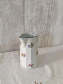 Pot à lait en faïence motifs petites fleurs