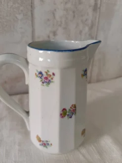 Pot à lait en faïence motifs petites fleurs