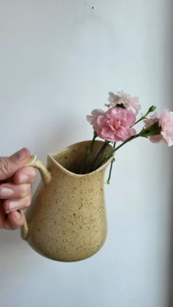 Pot à lait en grès moucheté