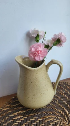 Pot à lait en grès moucheté