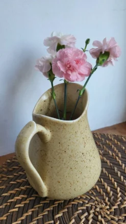 Pot à lait en grès moucheté