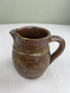 Pot à lait en grès pyrité