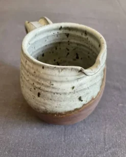Pot à lait en grès pyrite