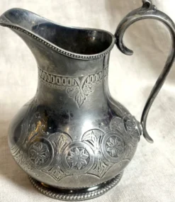 Pot à lait en métal argenté, 1870