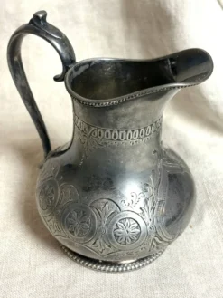 Pot à lait en métal argenté, 1870