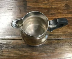 Pot à lait en métal argenté, Ercuis