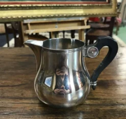 Pot à lait en métal argenté, Ercuis
