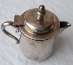 Pot à lait en métal argenté Nakazato