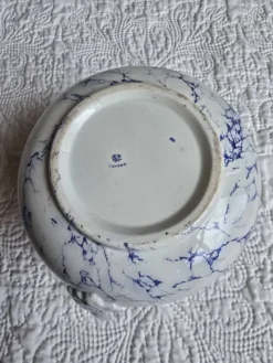 Pot à lait en porcelaine de Limoges décor bleu marbré
