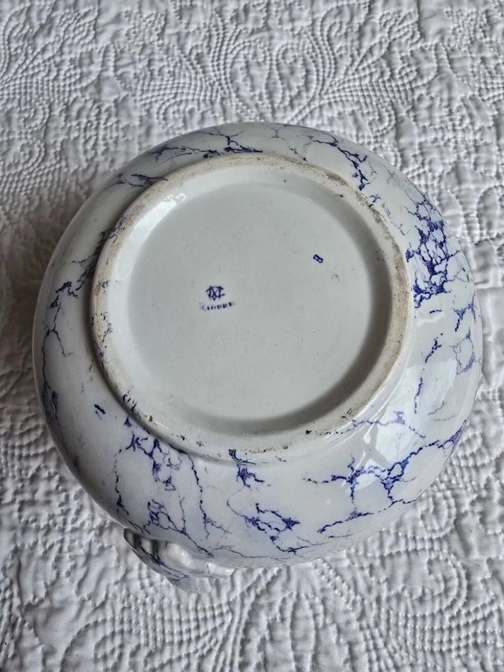 Pot à lait en porcelaine de Limoges décor bleu marbré