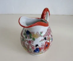 Pot à lait en porcelaine du Japon