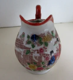 Pot à lait en porcelaine du Japon