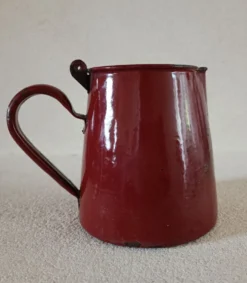 Pot à lait en tôle émaillée
