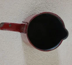 Pot à lait en tôle émaillée