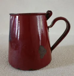 Pot à lait en tôle émaillée