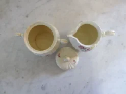 Pot à lait et sucrier en faïence de Digoin