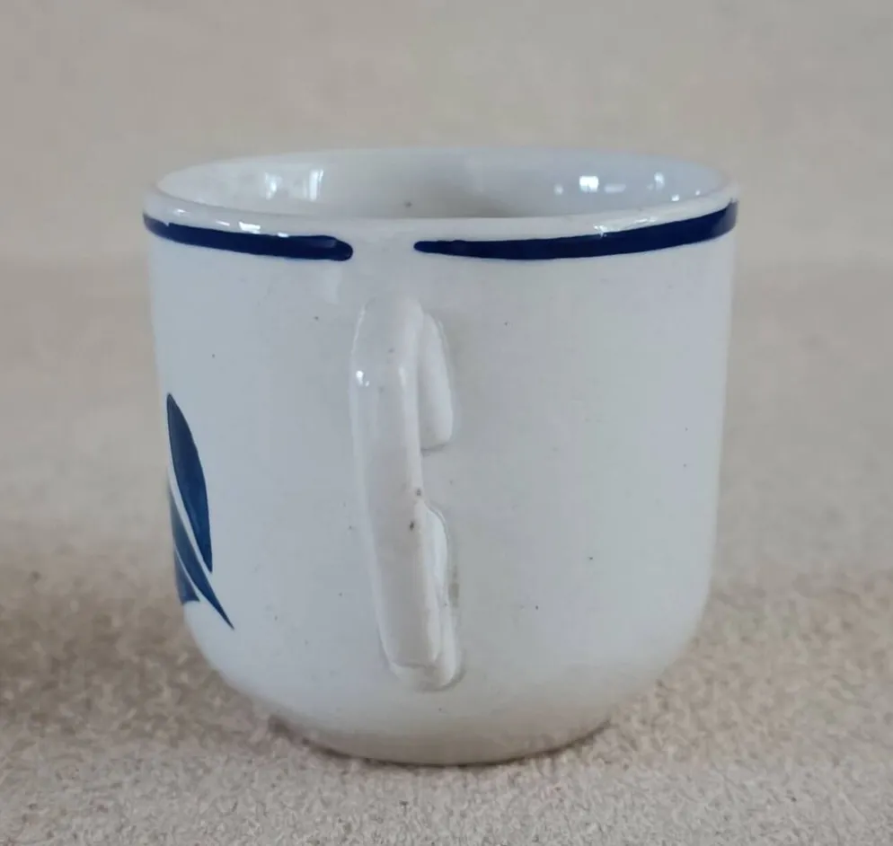Pot à lait et tasse décor de rose