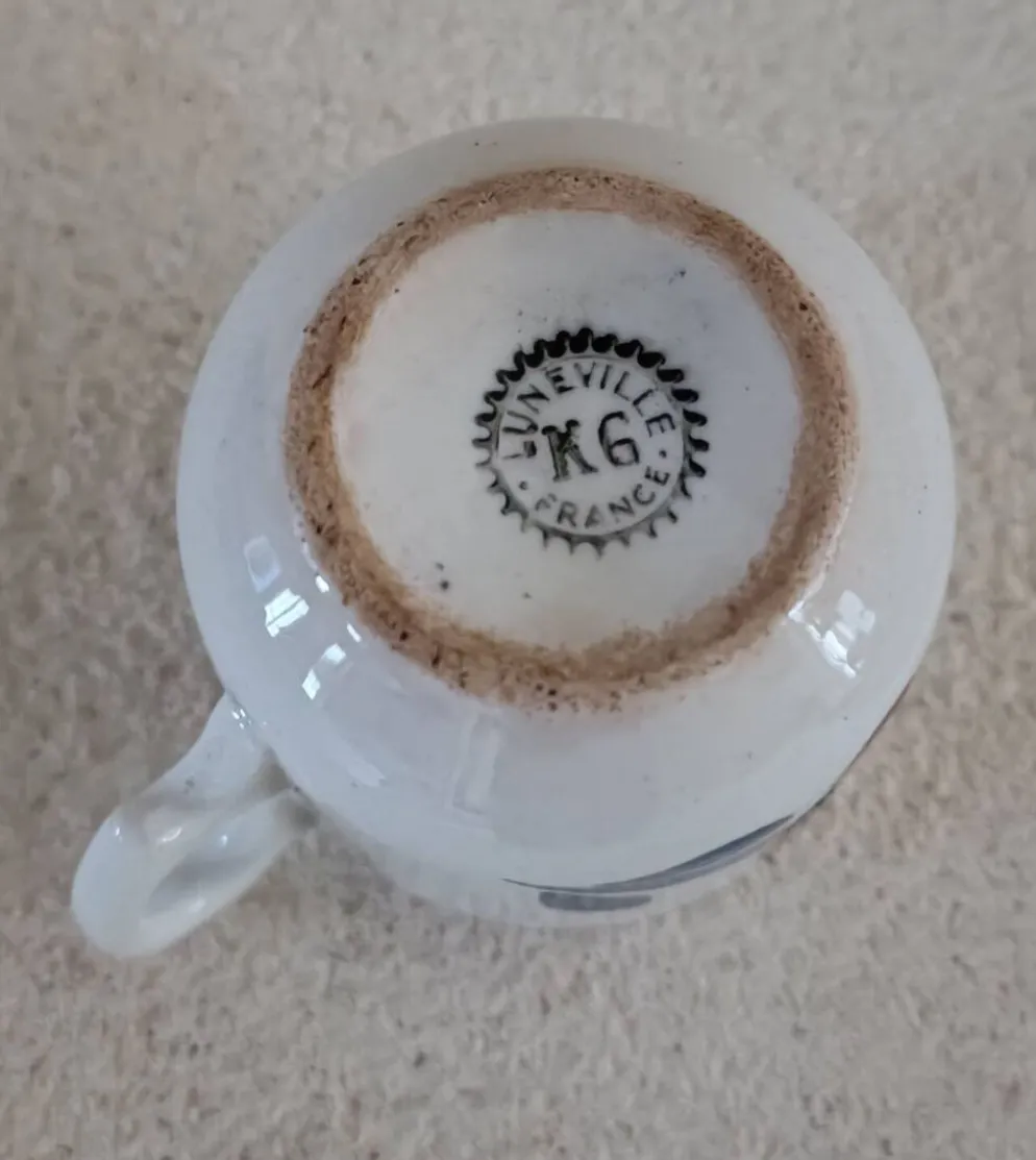 Pot à lait et tasse décor de rose