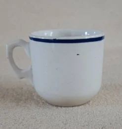Pot à lait et tasse décor de rose
